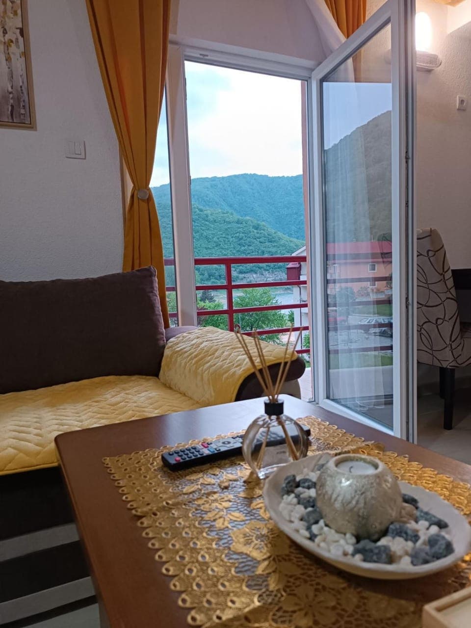 Natural landscape, Balcony/Terrace, Living room, Dining area, Mountain view