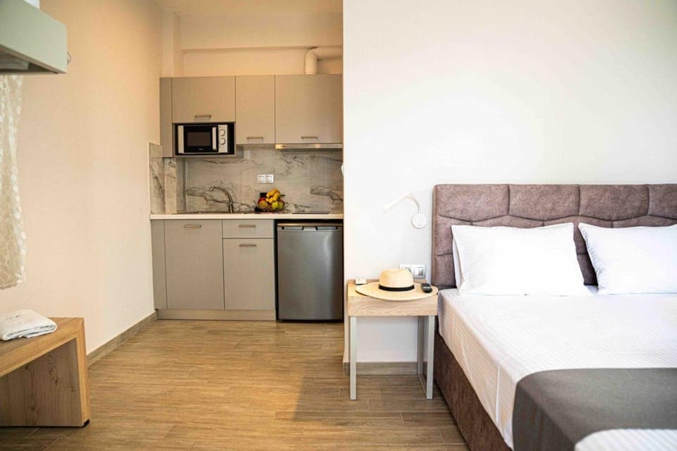 Bed, Kitchen or kitchenette, Bedroom, kitchen