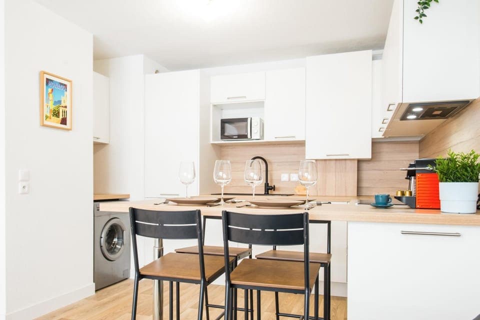 Kitchen or kitchenette