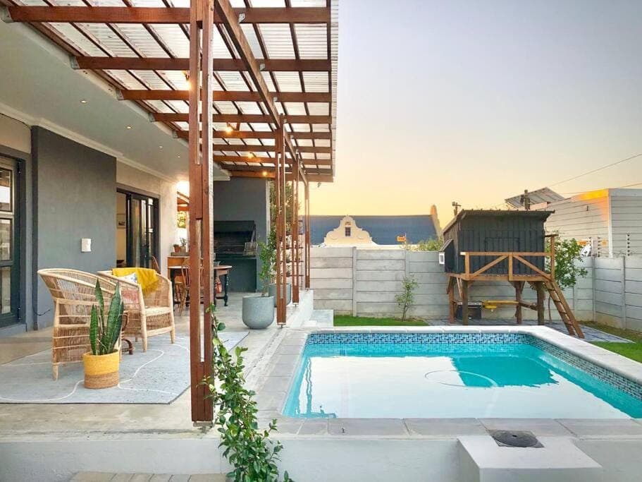 Patio, Swimming pool