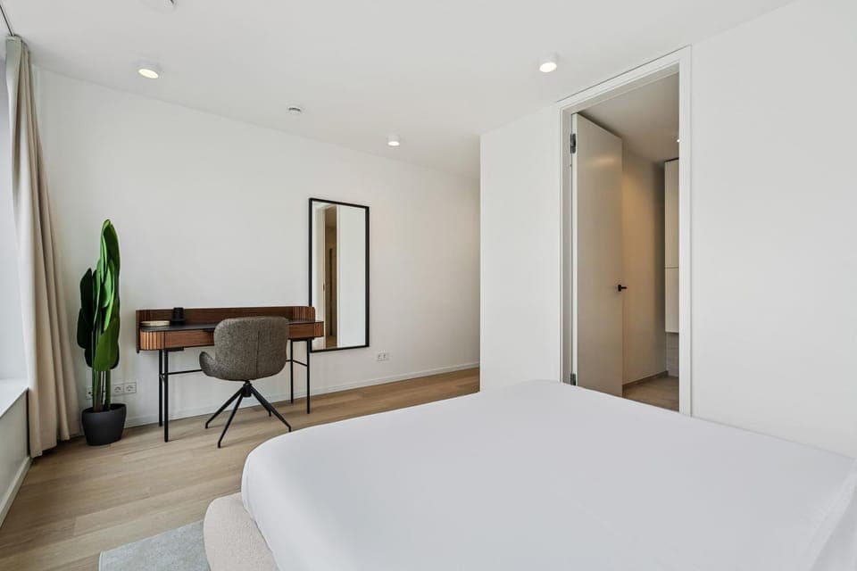 Bed, Photo of the whole room, Seating area, Bedroom, wardrobe