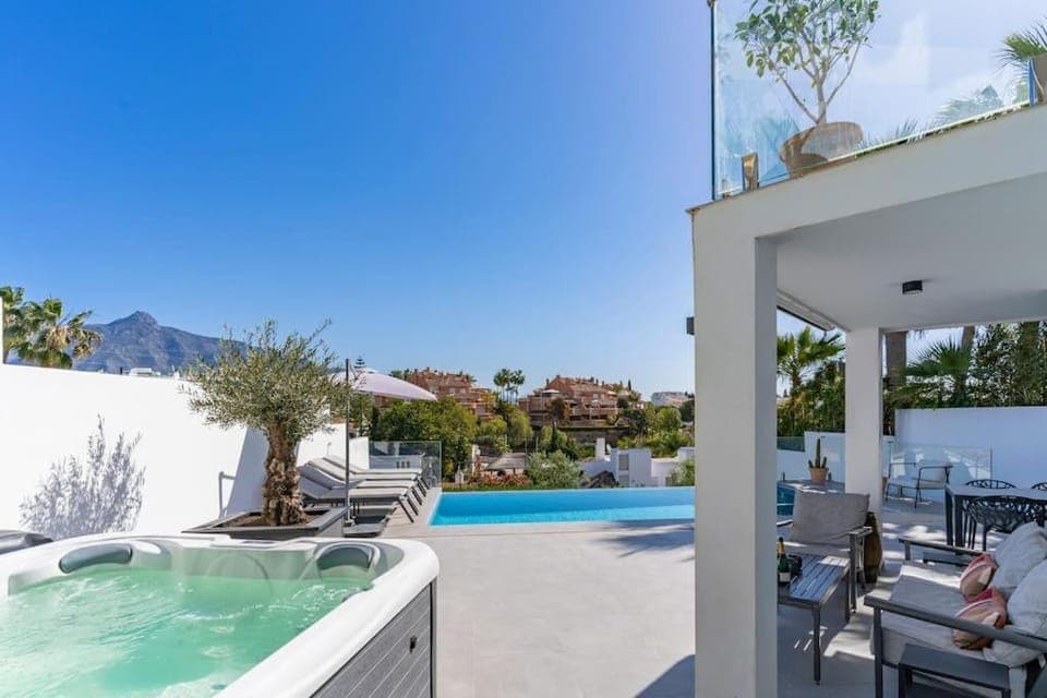 Modern villa with private pool Villa in Marbella