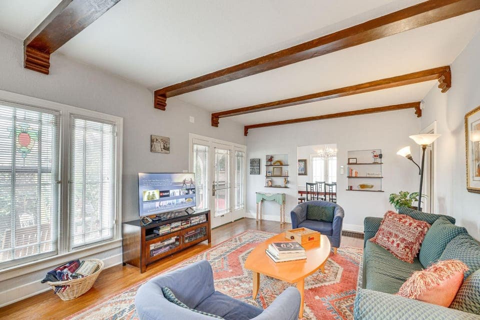 2 Blocks to Melrose Ave! Home w/ Furnished Patio House in West Hollywood