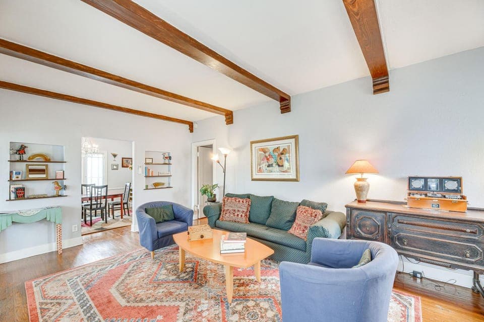 2 Blocks to Melrose Ave! Home w/ Furnished Patio House in West Hollywood