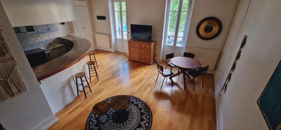 Seating area, Dining area