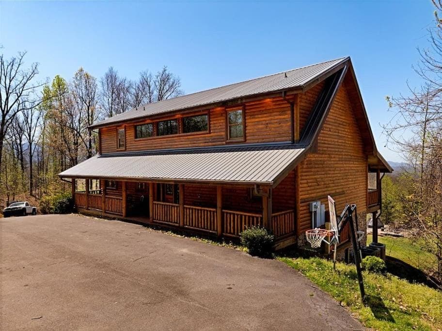 Property building, Natural landscape, Parking