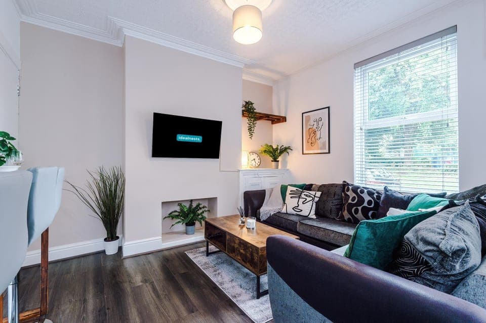 Communal lounge/ TV room, TV and multimedia, Living room, Seating area