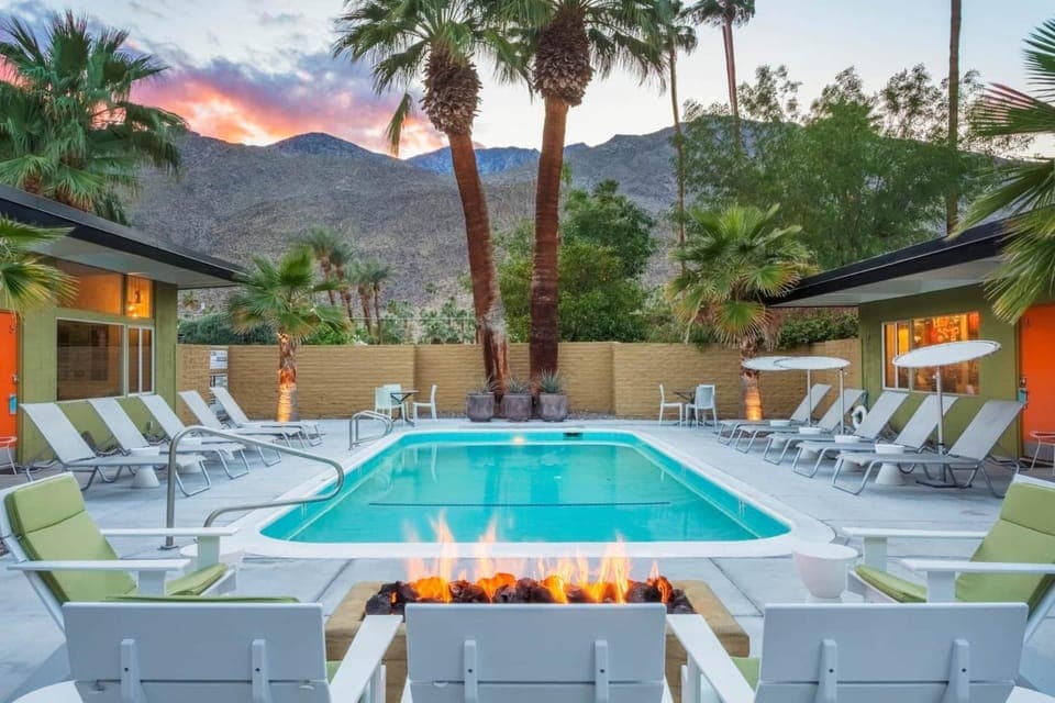 Natural landscape, Mountain view, Pool view, Swimming pool, sunbed