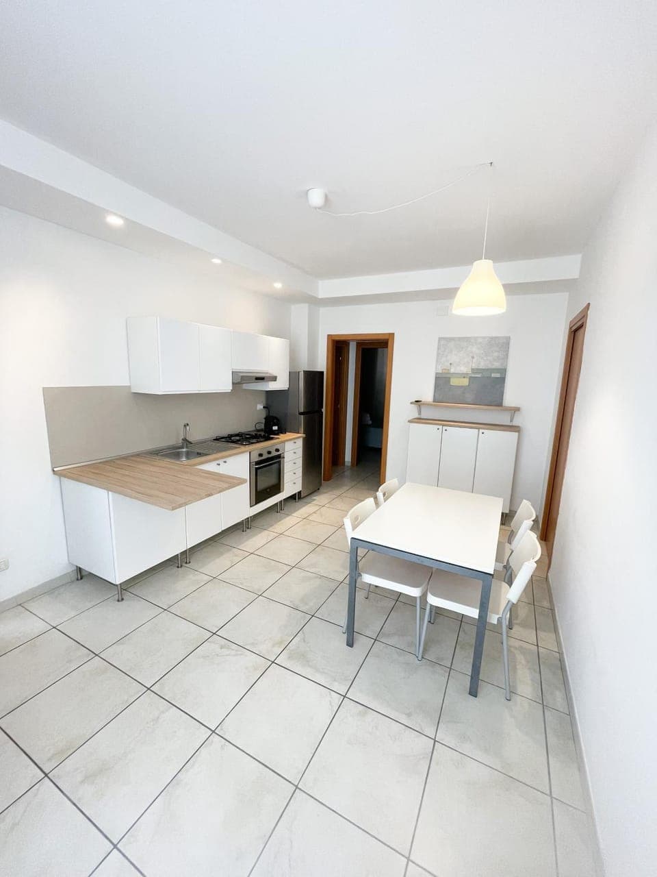 Kitchen or kitchenette, Dining area