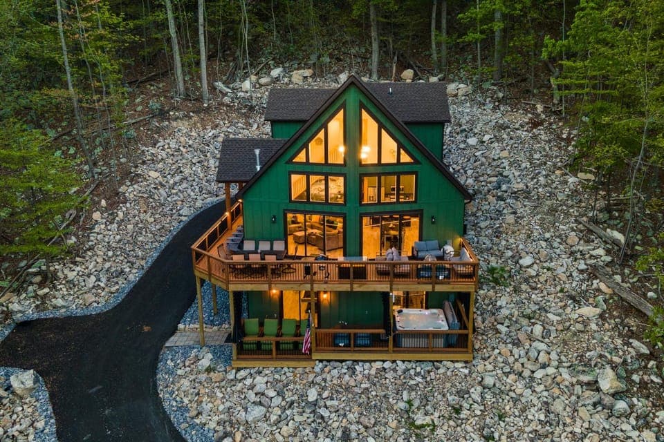 Emerald Escape - Managed by Gr8Escapes House in Massanutten