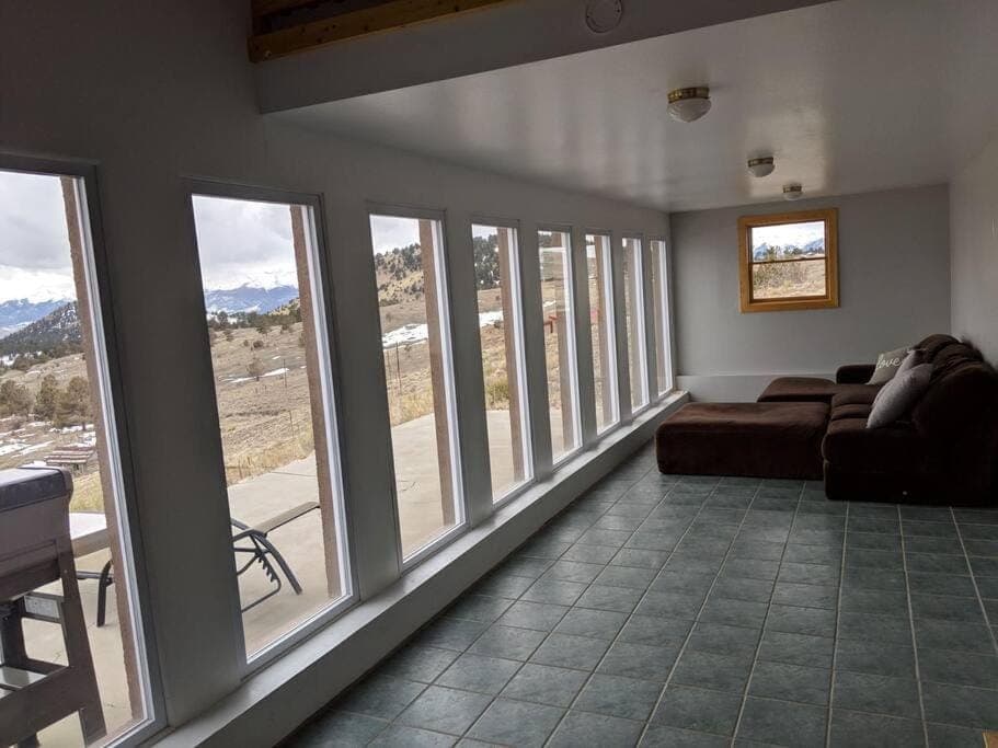 Beautiful quiet getaway in dark skies community. Perfect for a relaxing stay in the mountains Villa in Colorado