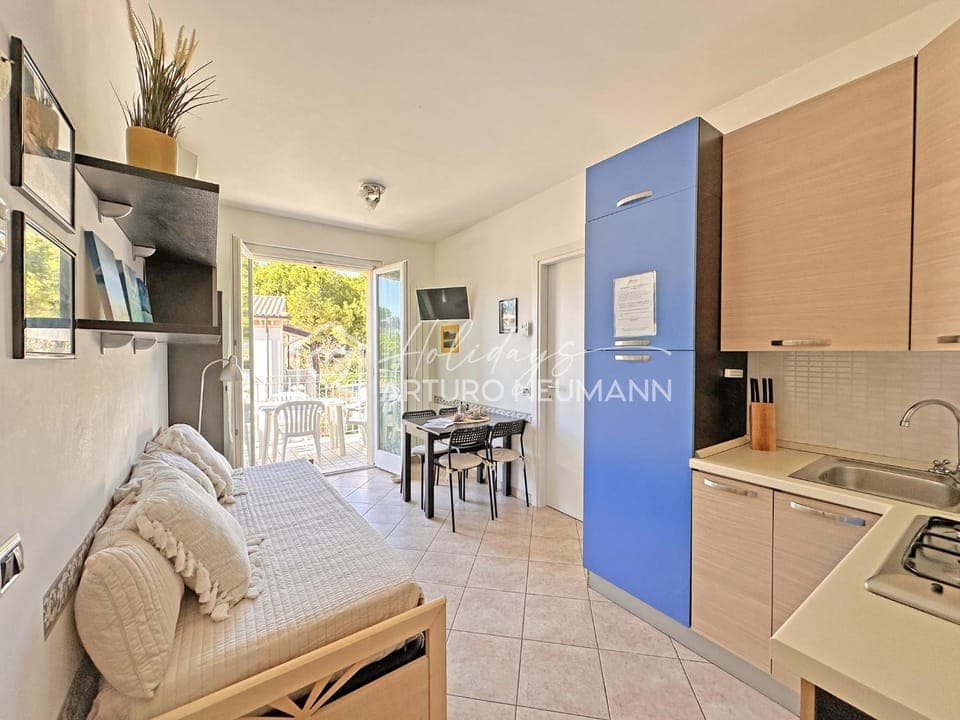 Kitchen or kitchenette, Living room, Seating area, Dining area, stove