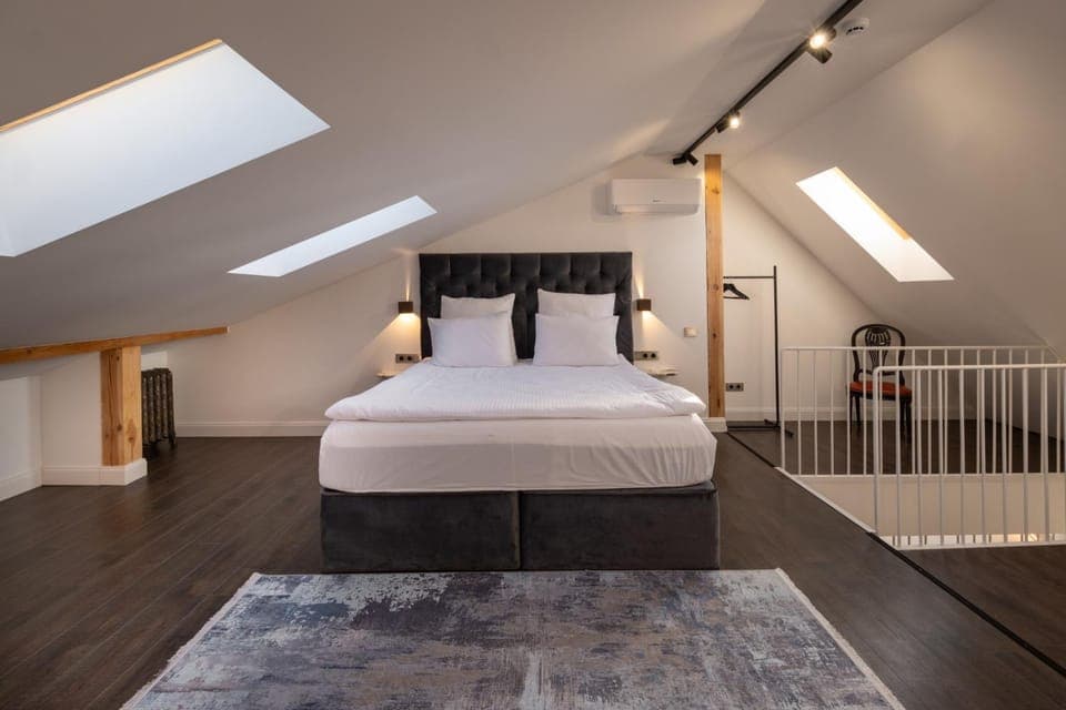 Bed, Photo of the whole room, Bedroom