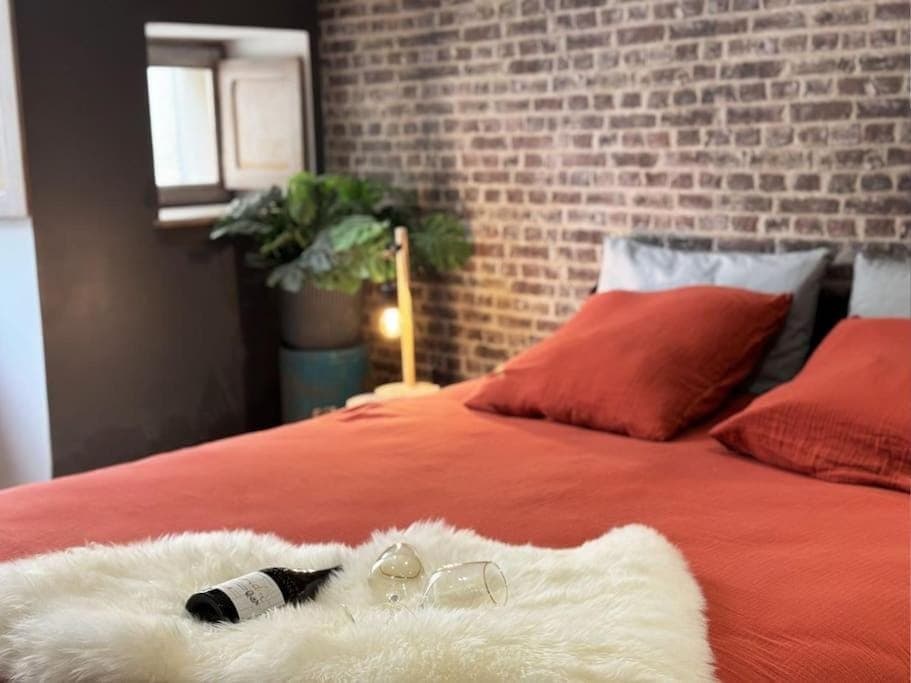 Bed, Photo of the whole room