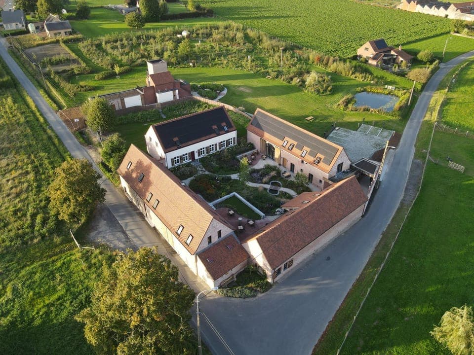 Property building, Day, Neighbourhood, Natural landscape, Bird's eye view, Landmark view, Street view, Location