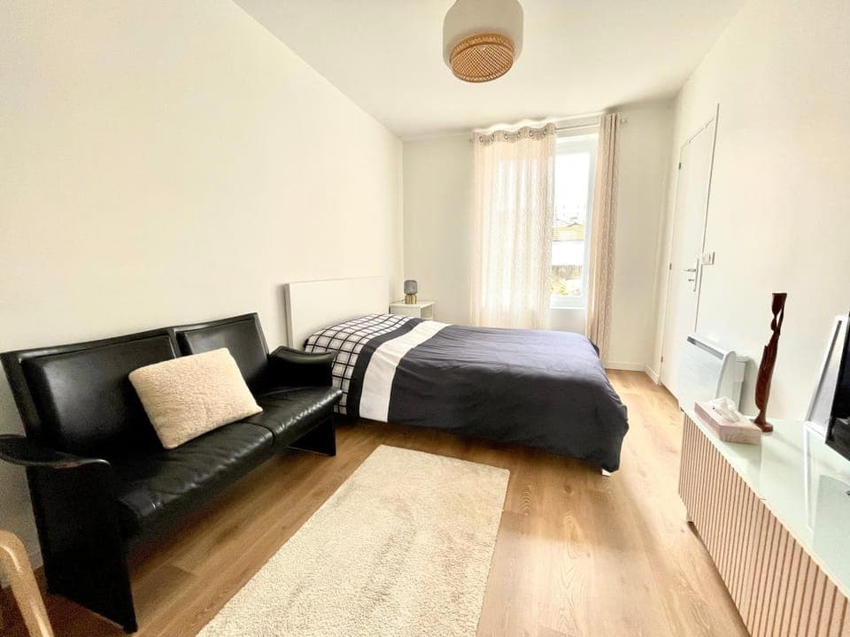 Living room, Photo of the whole room, Bedroom