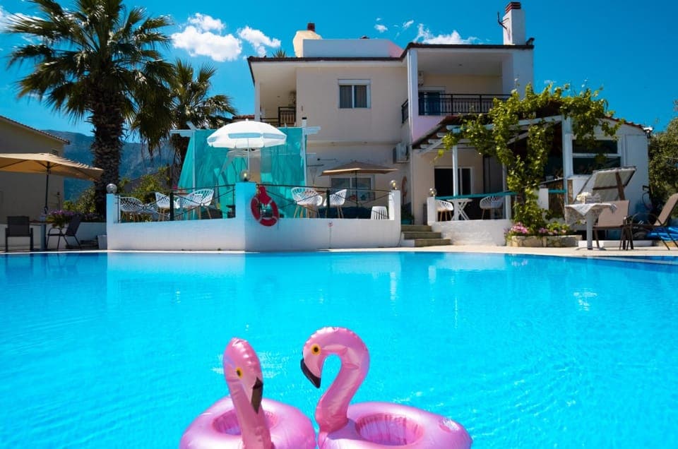 Property building, Day, Pool view, Swimming pool, sunbed