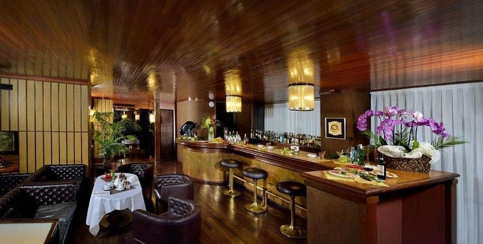 Communal lounge/ TV room, Kitchen or kitchenette, Lounge or bar