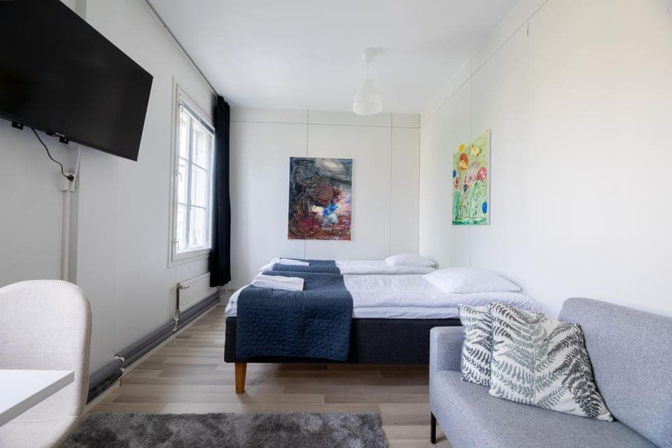 Communal lounge/ TV room, Bed, Bedroom, towels