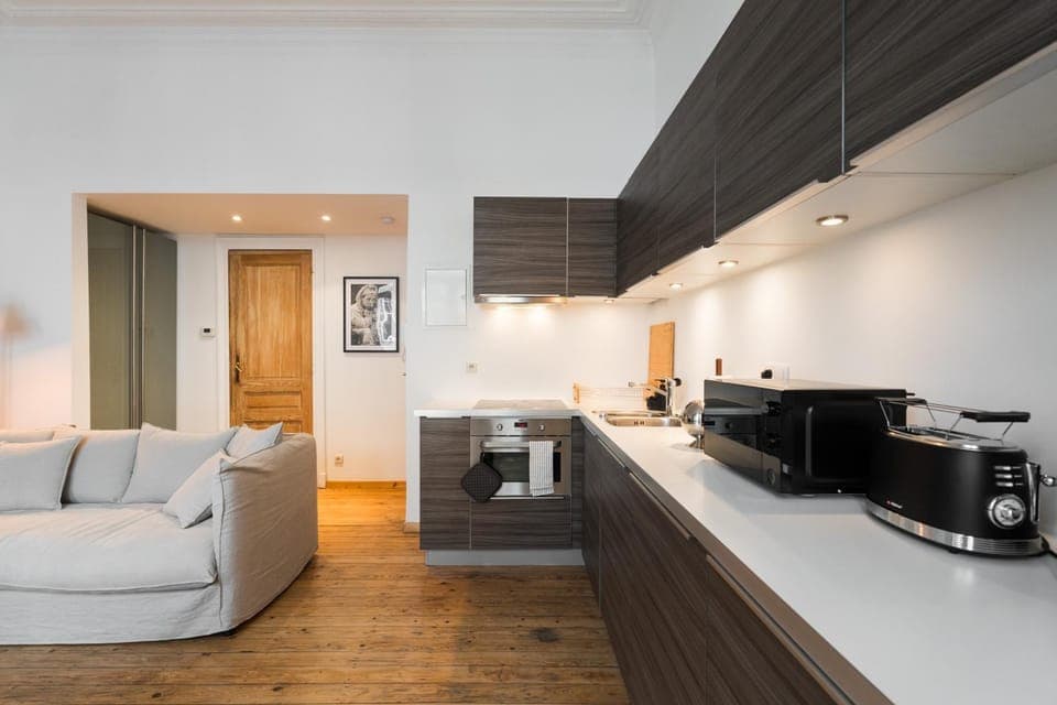 Kitchen or kitchenette, Living room, toaster