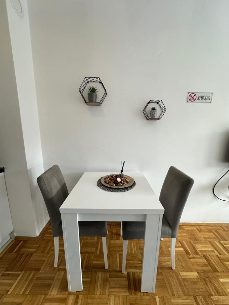 Decorative detail, Dining area