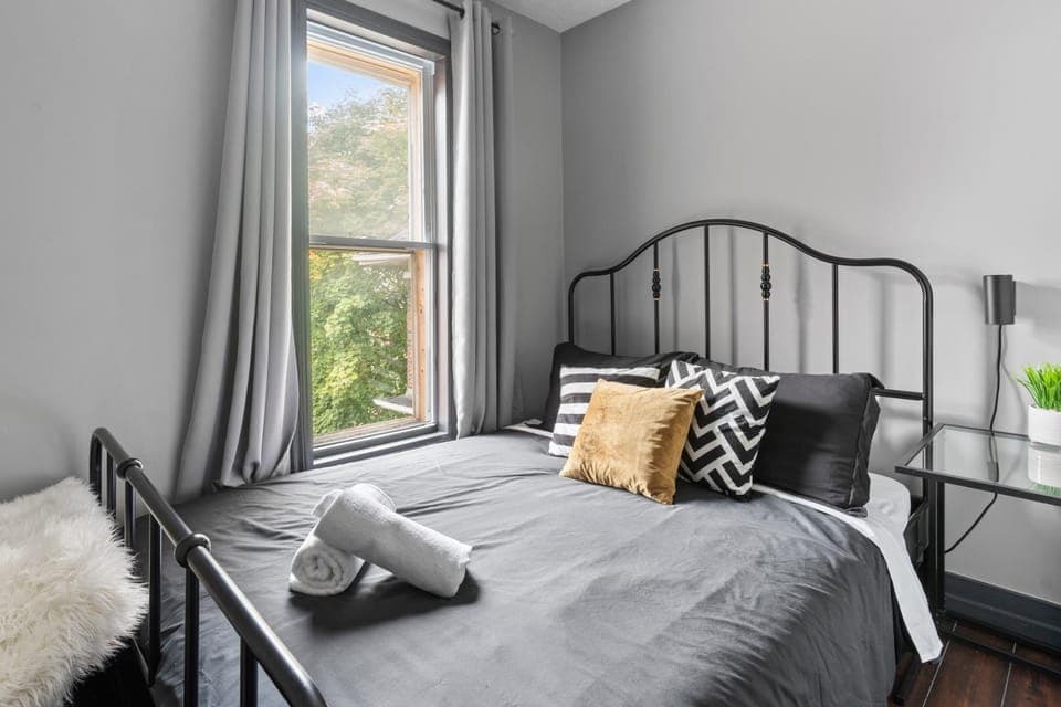 Bed, Photo of the whole room, Bedroom