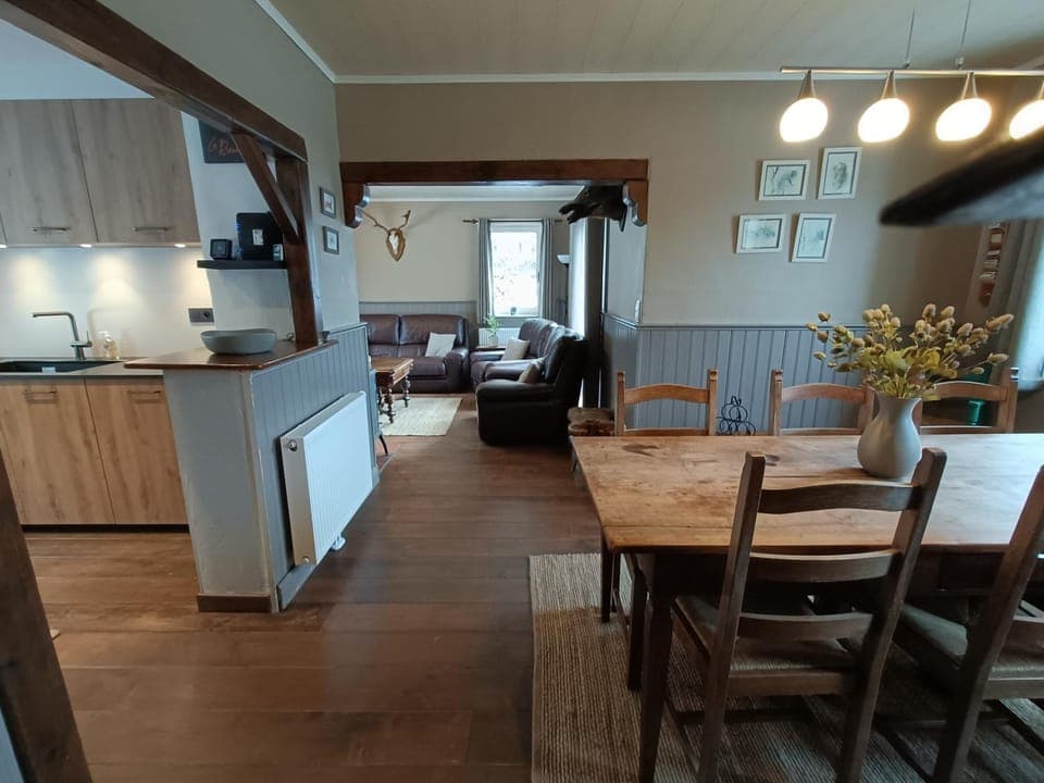 Seating area, Dining area