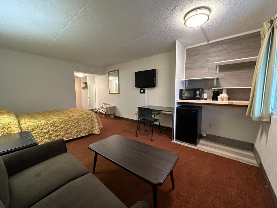 Photo of the whole room, Seating area