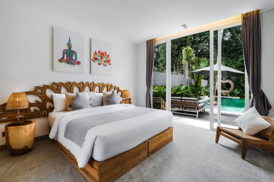 Bed, TV and multimedia, Photo of the whole room, Seating area, Bedroom, Pool view, air conditioner