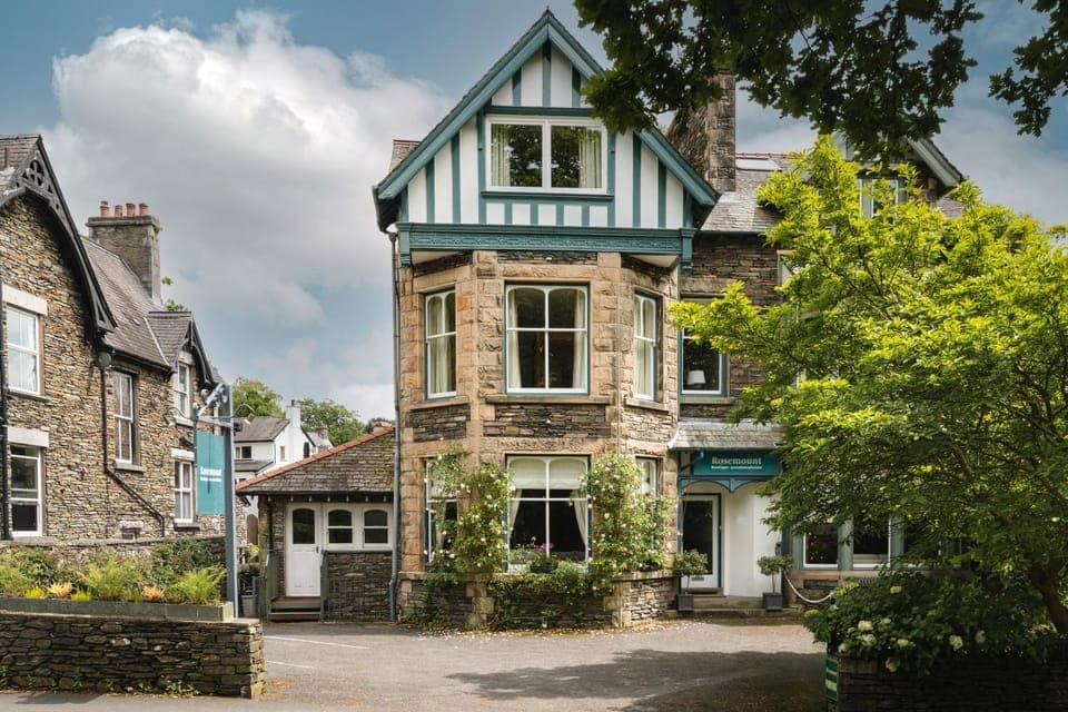 Property building, Day, Neighbourhood, Street view