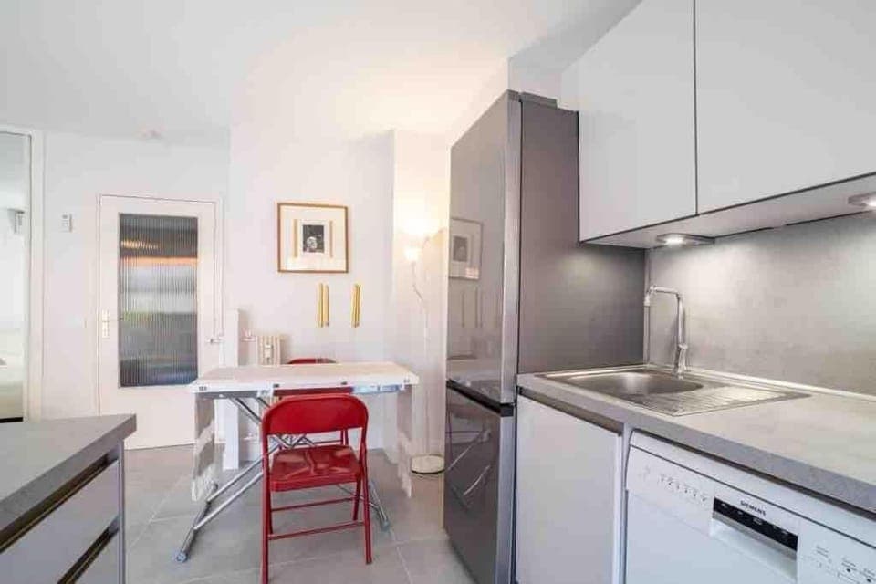 Kitchen or kitchenette, Dining area, oven, pet friendly, stove