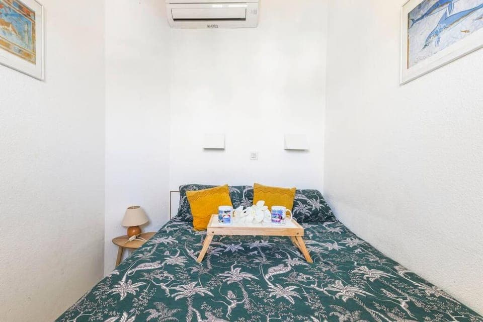 Bed, Bedroom, air conditioner