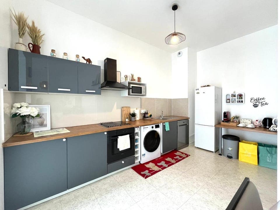 Coffee/tea facilities, oven, stove, washing machine