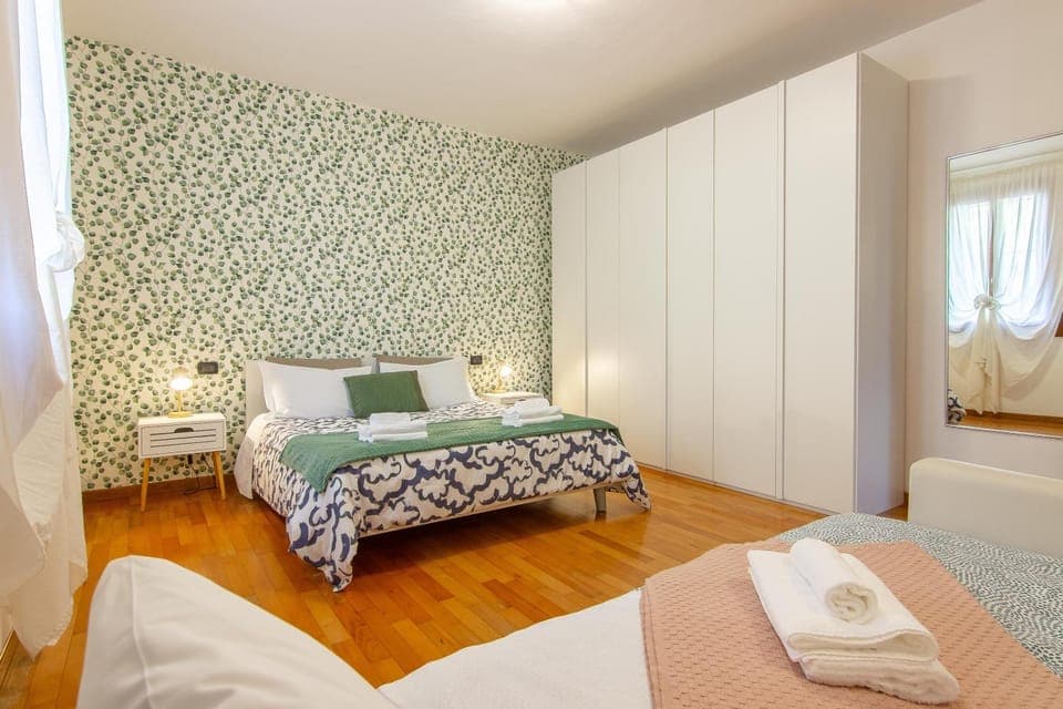 Bed, Bedroom, locker