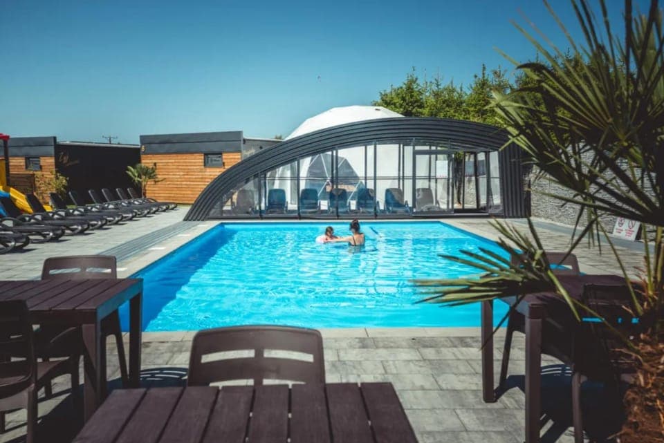 Day, People, Lounge or bar, Pool view, Swimming pool, group of guests, sunbed