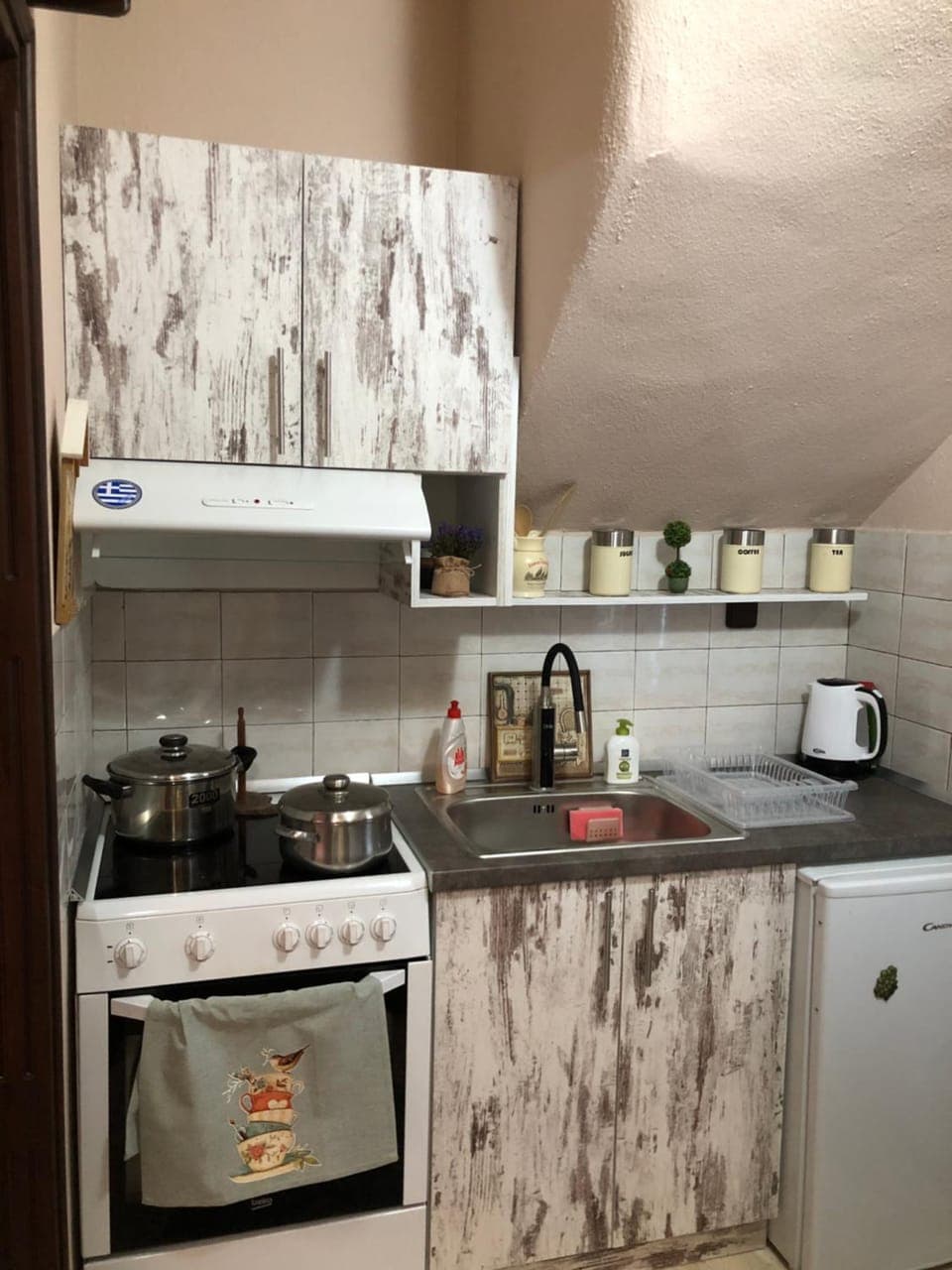 Kitchen or kitchenette