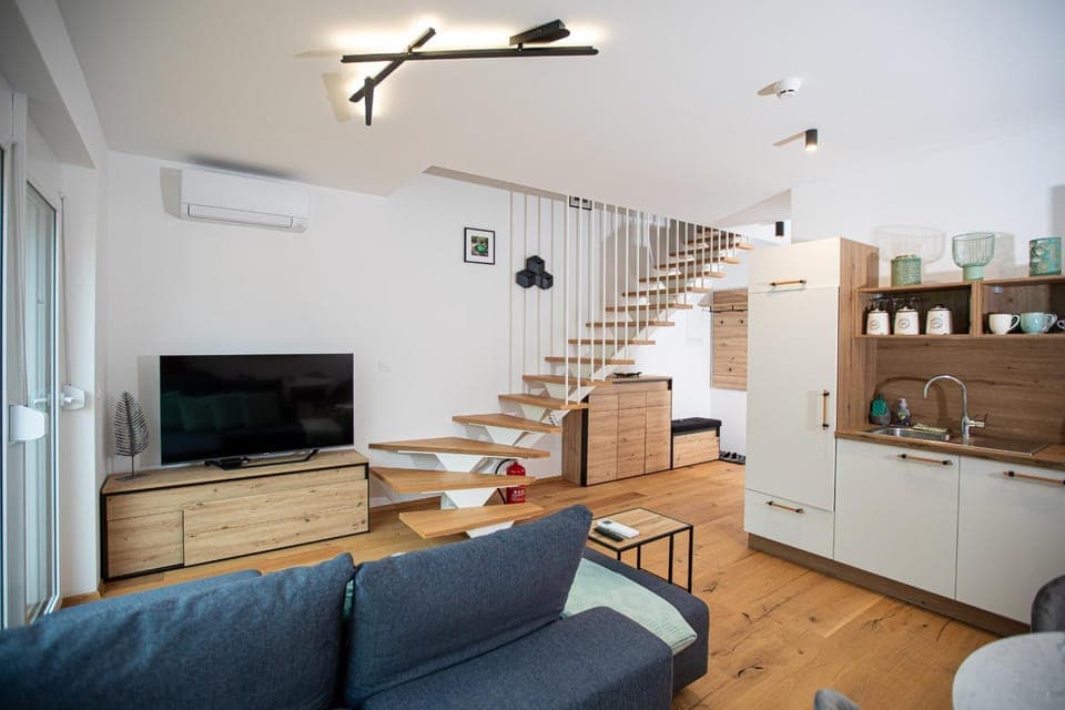 TV and multimedia, Living room, Seating area