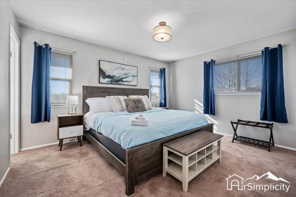 Spacious home w game room & firepit House in Arvada