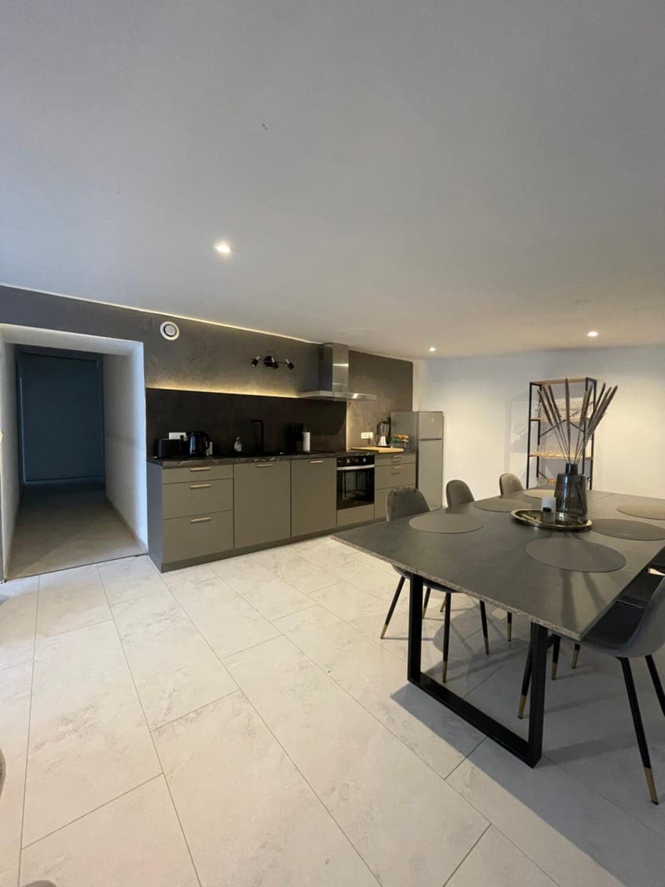 Kitchen or kitchenette, Dining area, pet friendly, stove