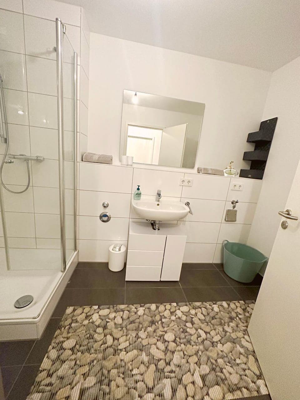 Shower, Toilet, Bathroom, towels