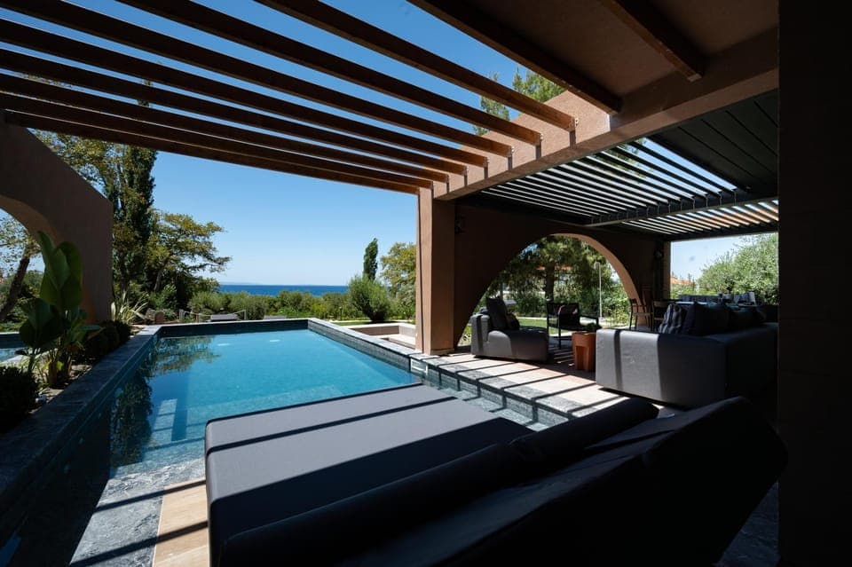 Property building, Patio, Day, Natural landscape, Garden, View (from property/room), Balcony/Terrace, Living room, Pool view, Sea view, Swimming pool, Swimming pool, Inner courtyard view, sunbed