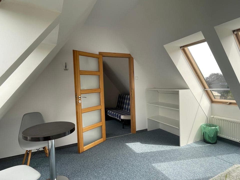 Photo of the whole room, Seating area