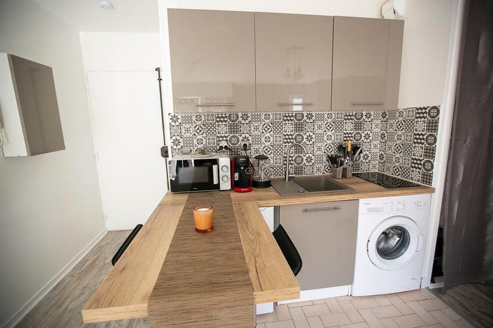 Kitchen or kitchenette