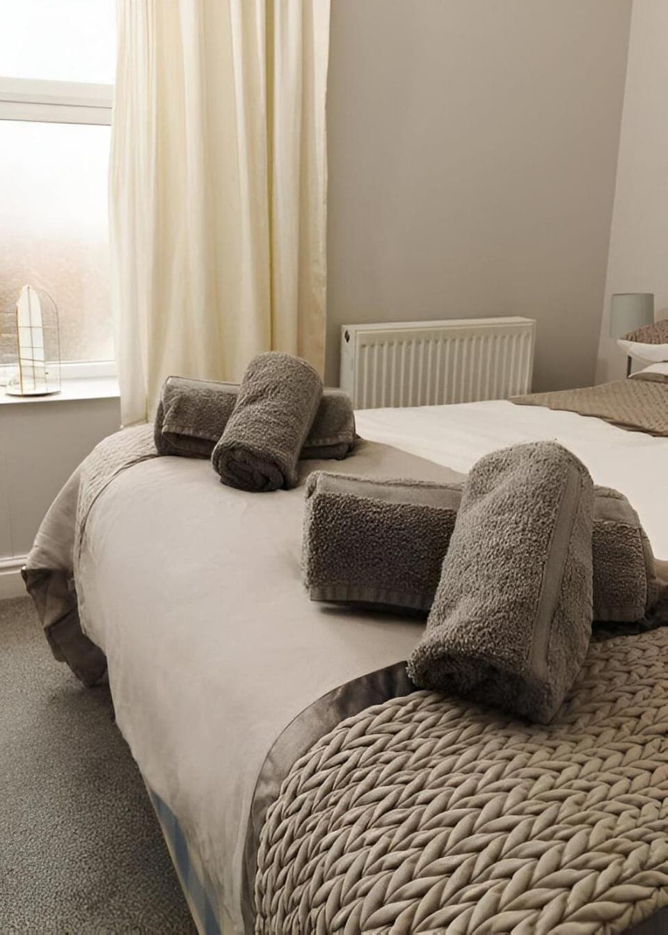 Bed, Photo of the whole room, Bedroom, internet, towels