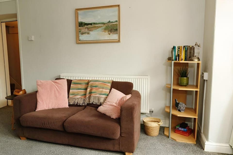 Library, Living room, Seating area