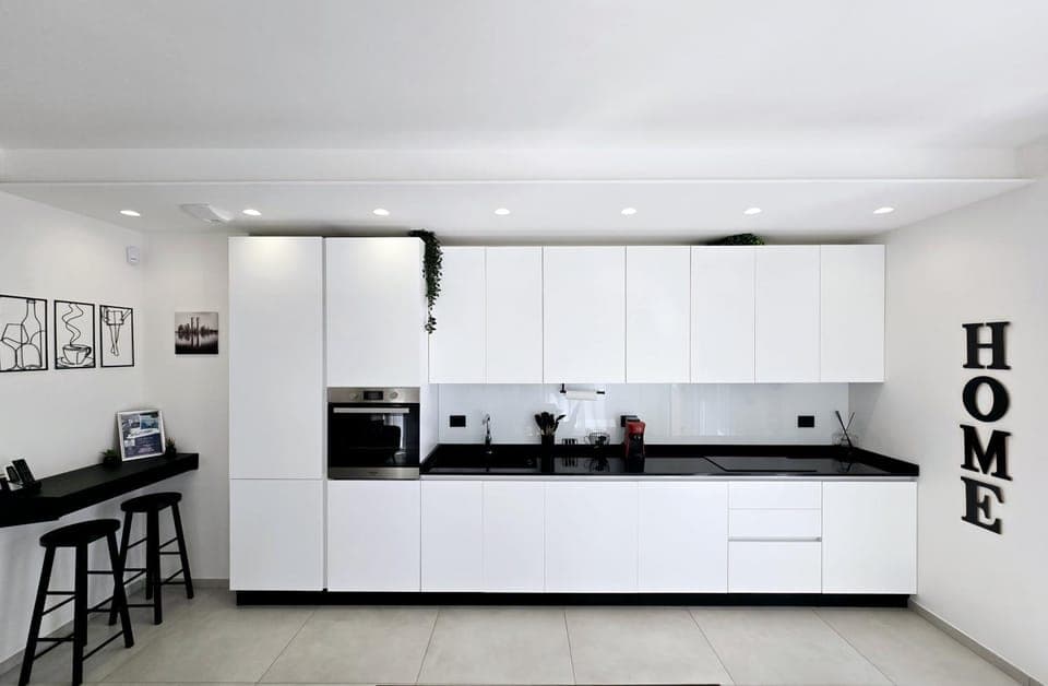 Coffee/tea facilities, Kitchen or kitchenette, minibar, oven, pet friendly, stove, toaster