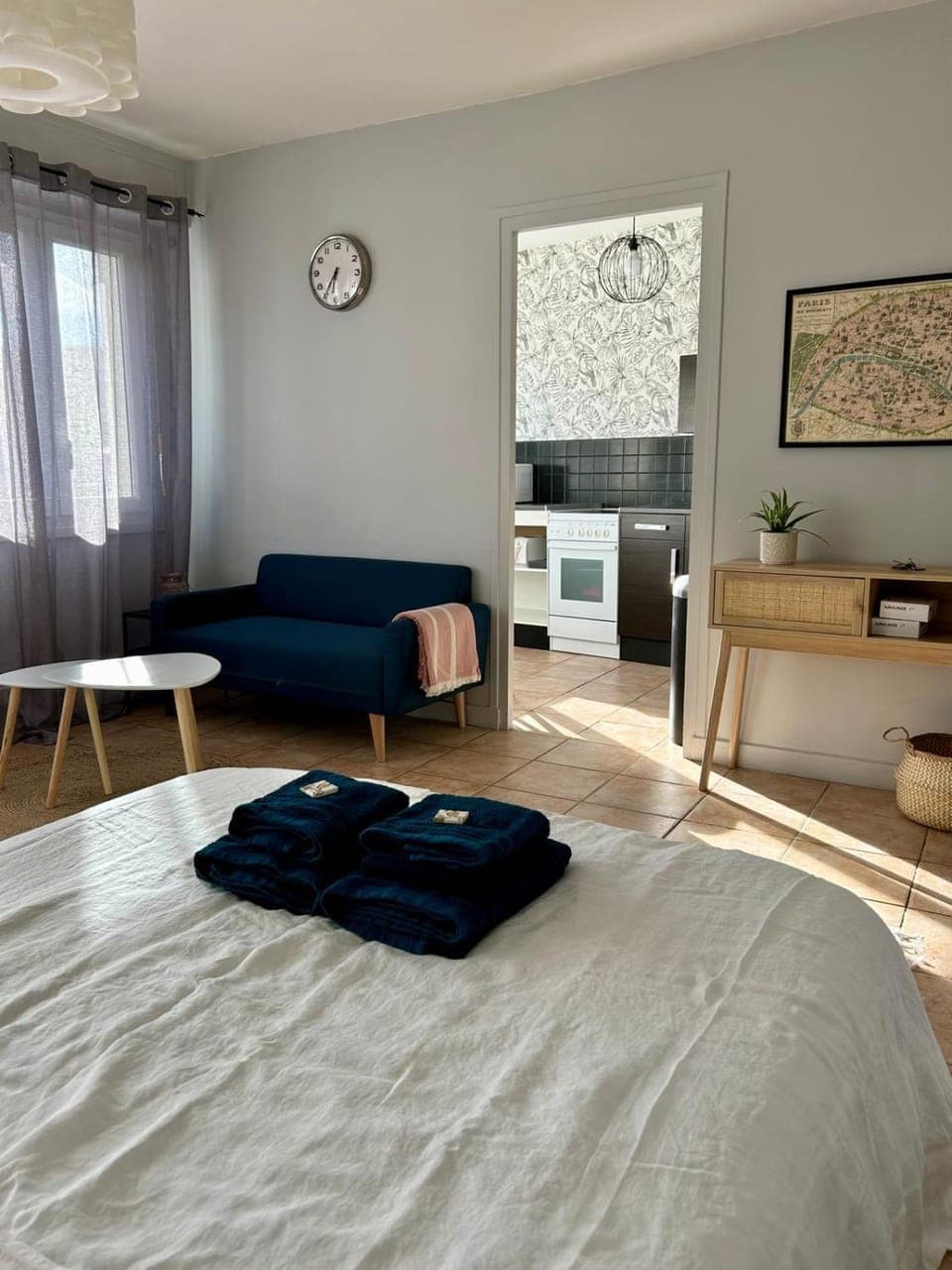 Bed, Living room, Bedroom