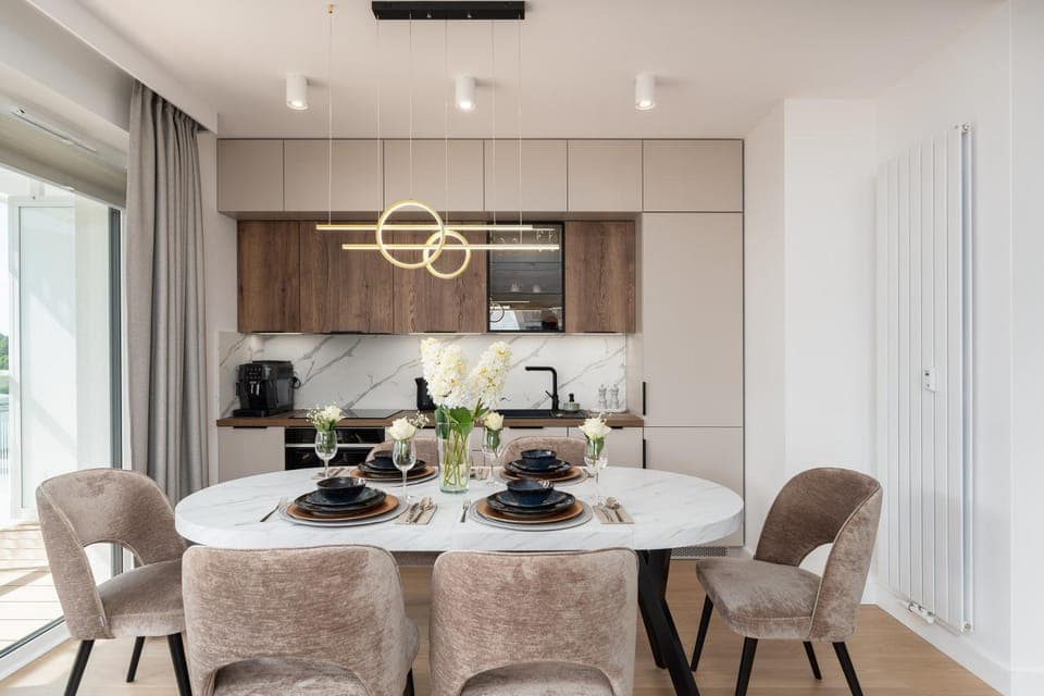 Kitchen or kitchenette, Living room, Seating area, Dining area