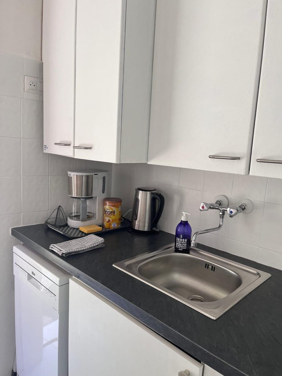 Coffee/tea facilities, Kitchen or kitchenette, kitchen, kitchen