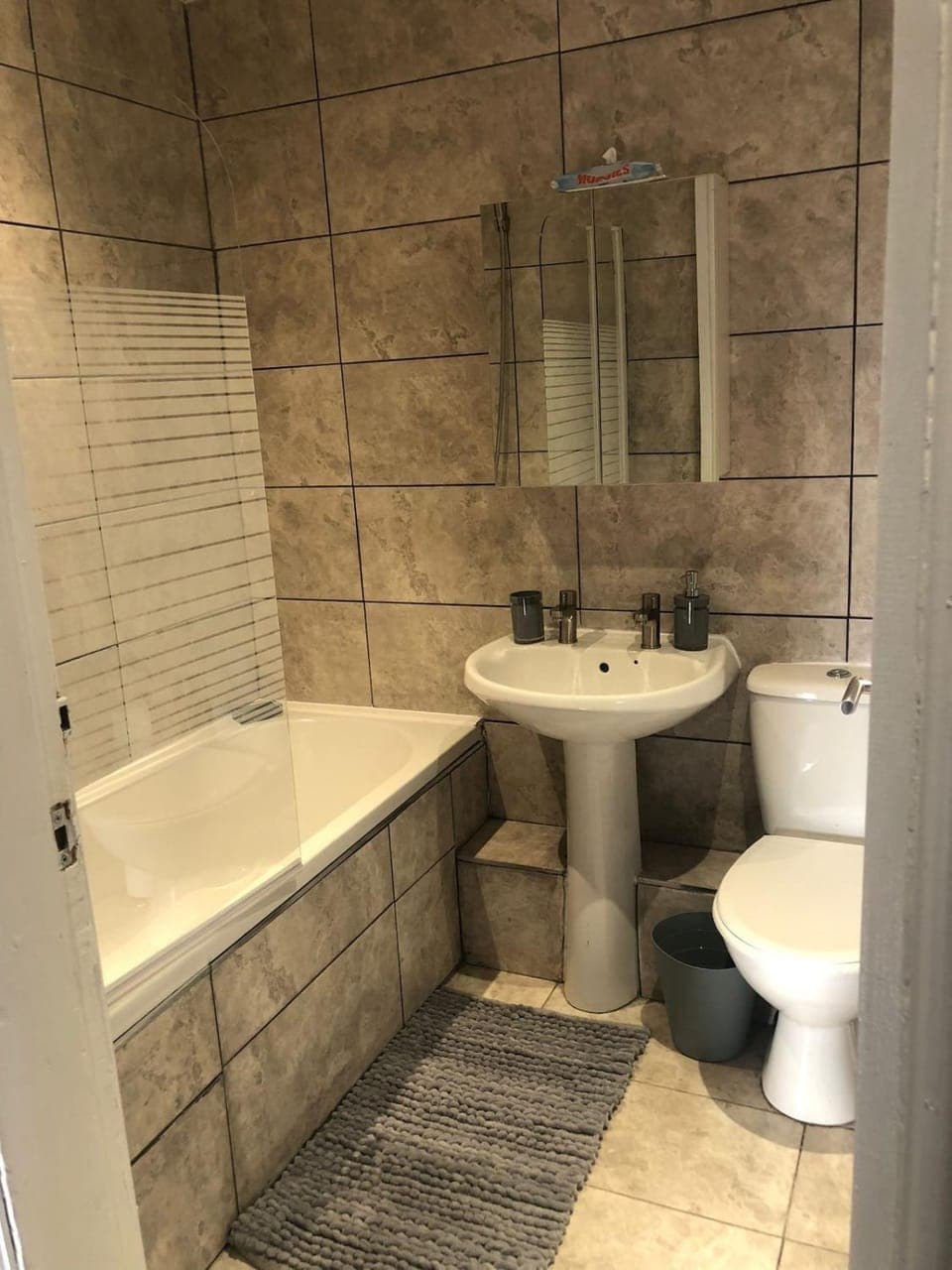 Shower, Toilet, Bathroom, Bath, towels